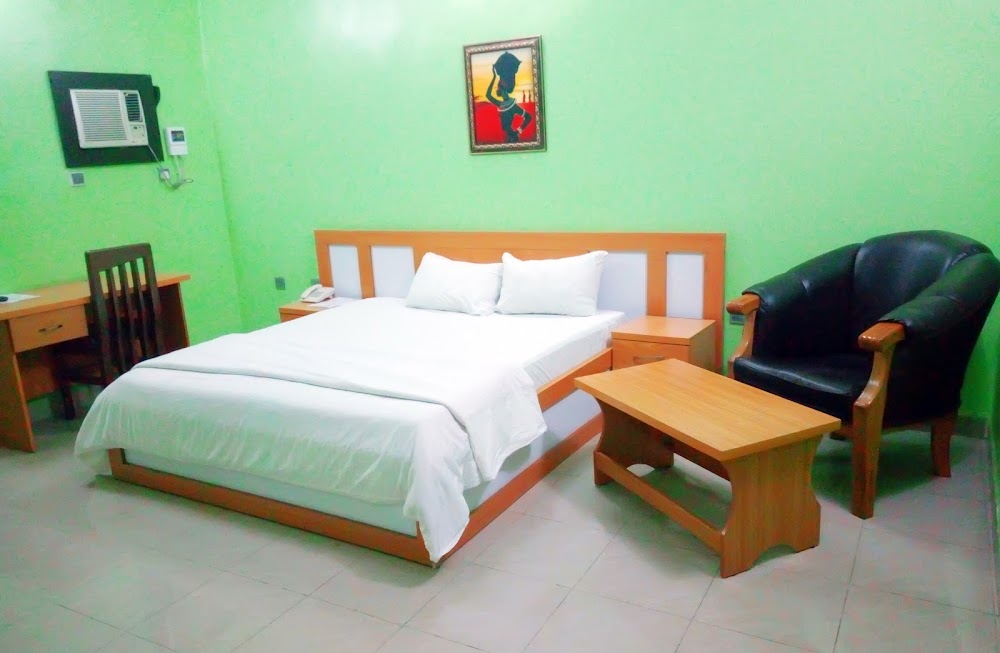 De Royal Legacy Hotel and Suites photo 3